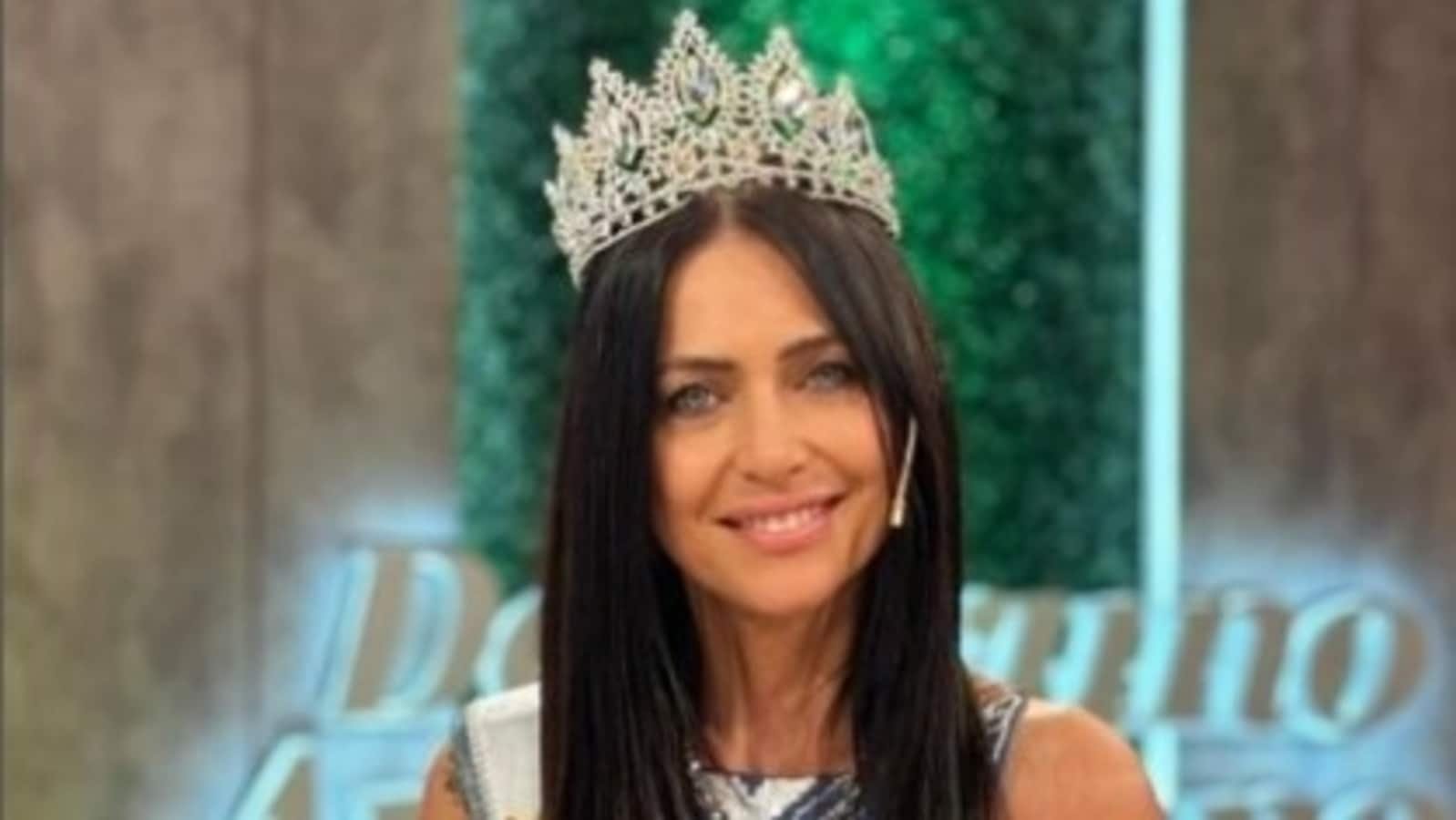 A 60-year-old woman wins the Miss Universe Buenos Aires competition and challenges stereotypes.