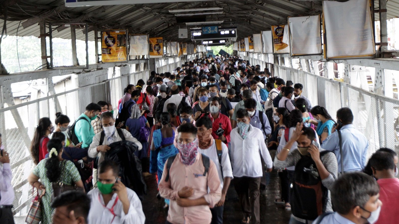 A four-year-old girl got lost from her family in Dharavi and was found again at a railway station.