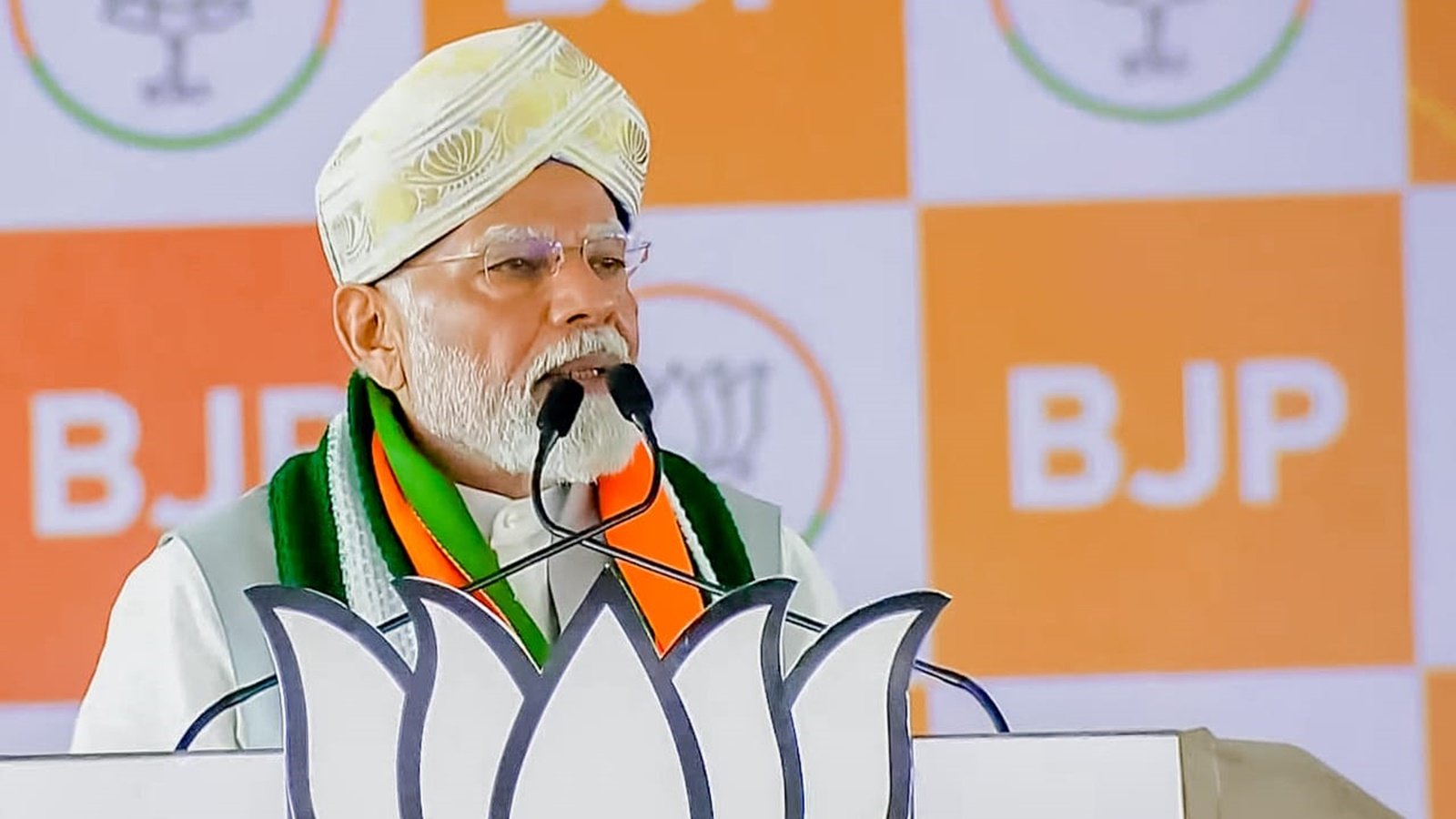 In a recent speech in Chikkaballapur, Karnataka, Prime Minister Modi criticized the INDIA bloc, stating that it lacks a strong leader and a clear vision.