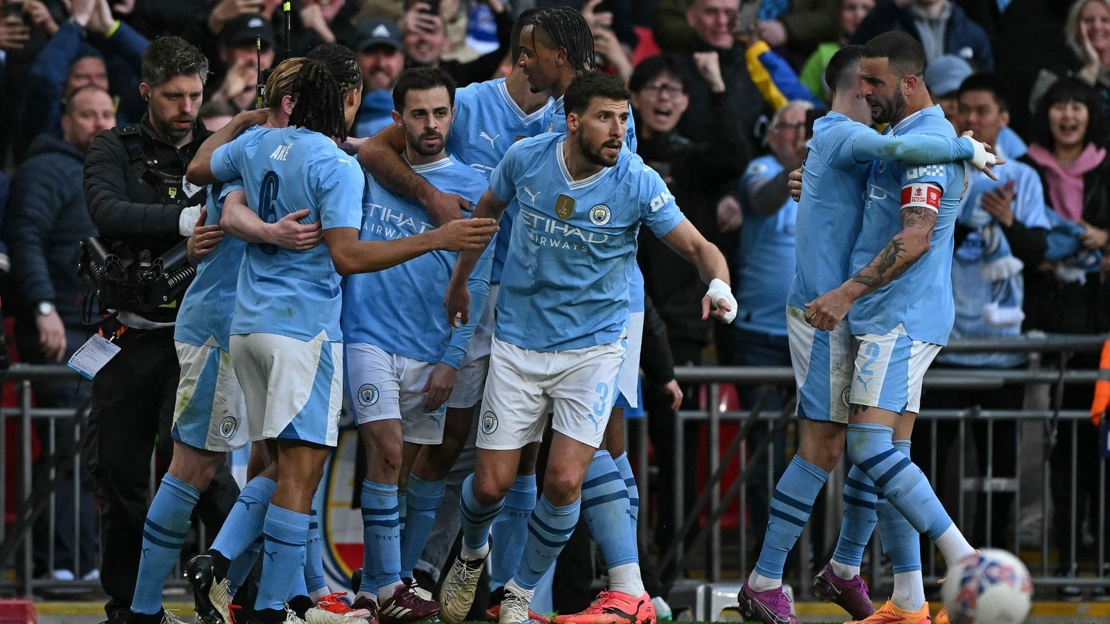 Manchester City won against Chelsea in the FA Cup with a late goal from Bernardo Silva. Meanwhile, Arsenal is leading in the Premier League.