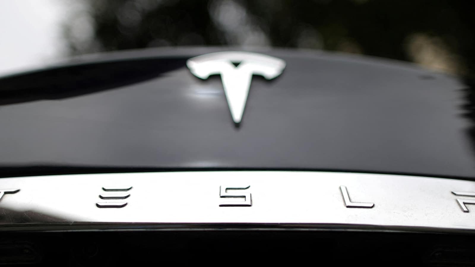 Tesla has resolved a legal case related to a car crash caused by its Autopilot system, which resulted in the death of an engineer from Apple. Here's what we know about the situation.