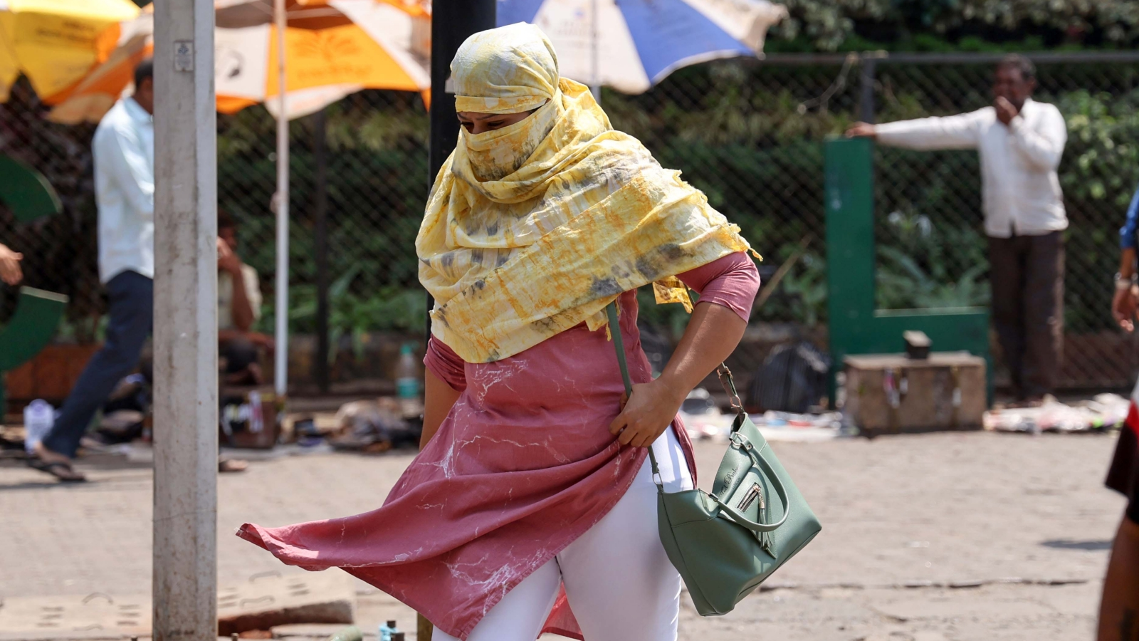 The weather experts predict that Mumbai and nearby areas will experience a hot and sticky week ahead.