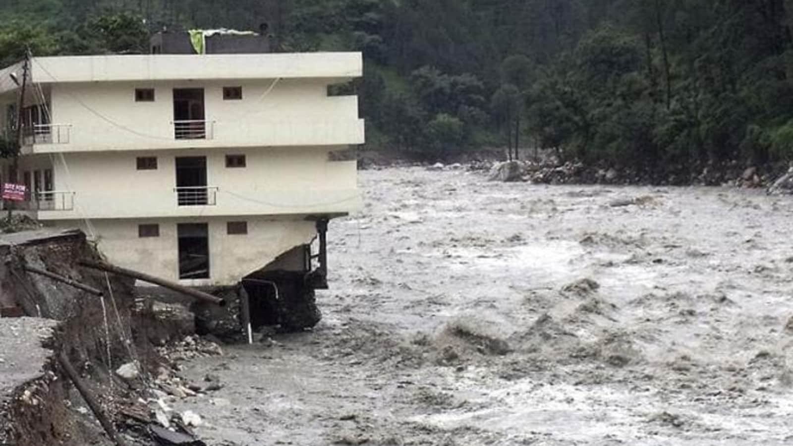 Warnings have been given about the risk of people dying in floods in Missouri, Louisiana, and Texas because of really bad storms and dangerous weather.